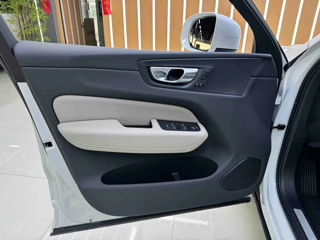 Volvo XC60 — миниатюра 10