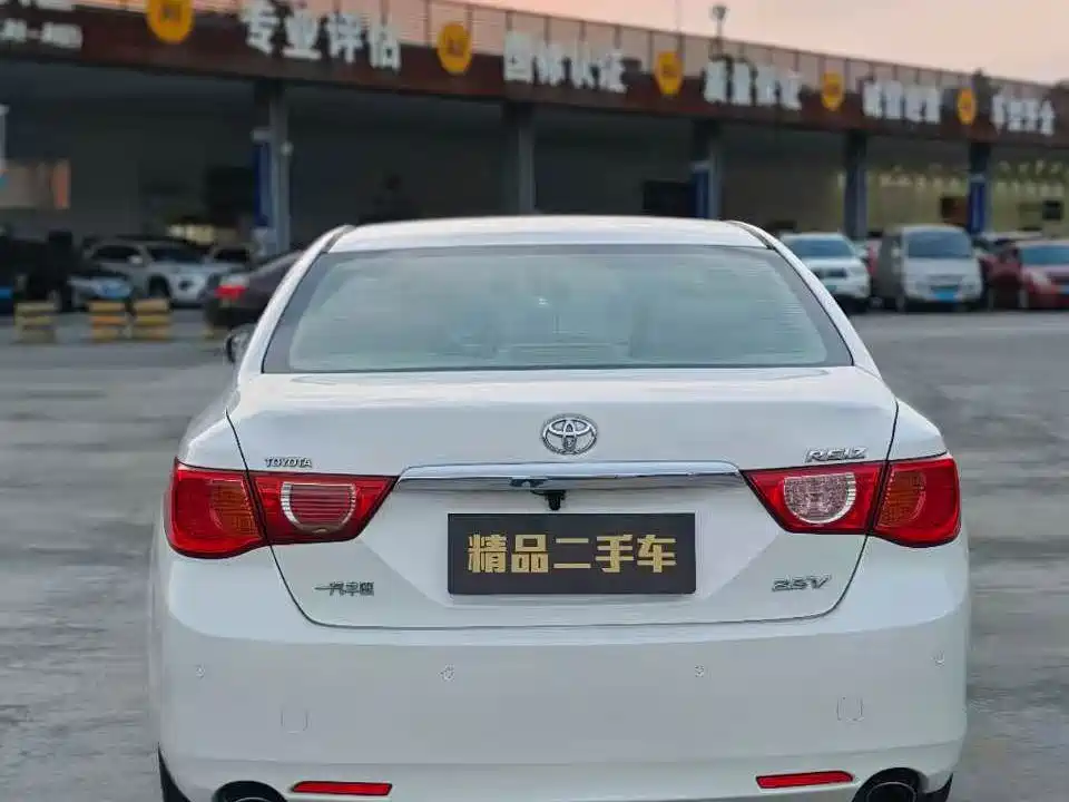 Toyota Reiz — миниатюра 5