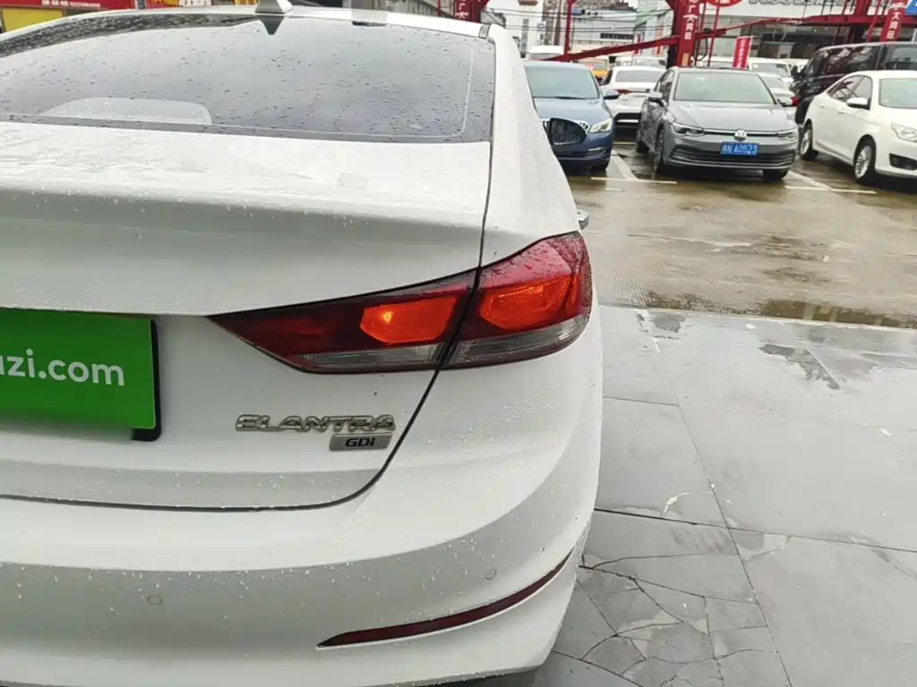 Hyundai Elantra — миниатюра 8