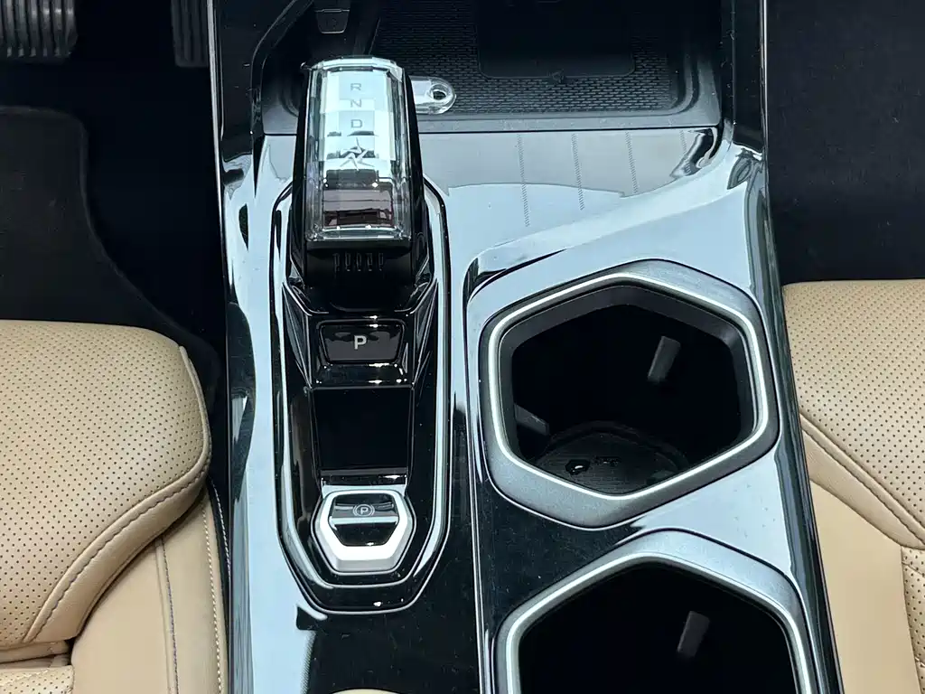 Geely Boyue L — миниатюра 15