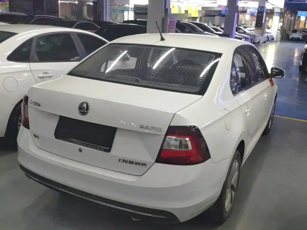 Skoda Rapid — миниатюра 7