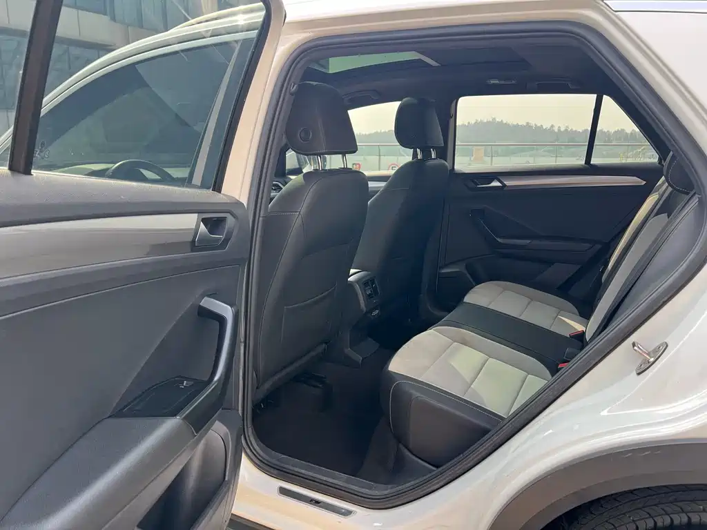 VOLKSWAGEN T ROC EXPLORING SONGS