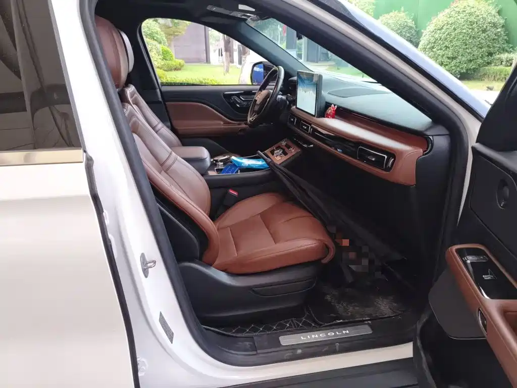 Lincoln Aviator — миниатюра 19