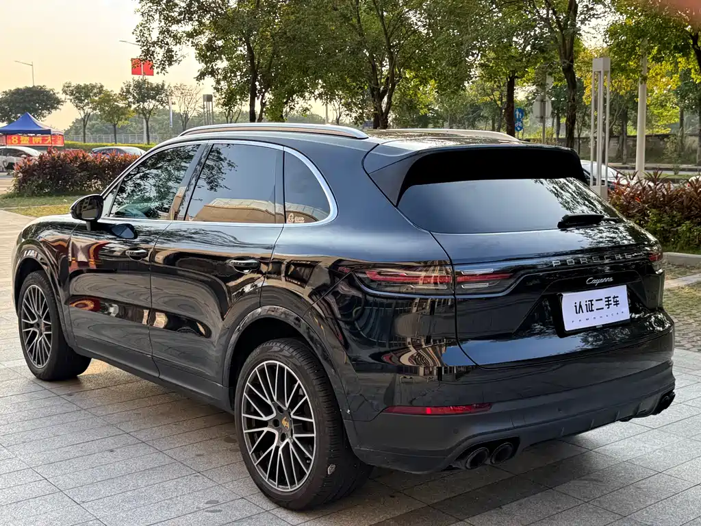 Porsche Cayenne — миниатюра 12