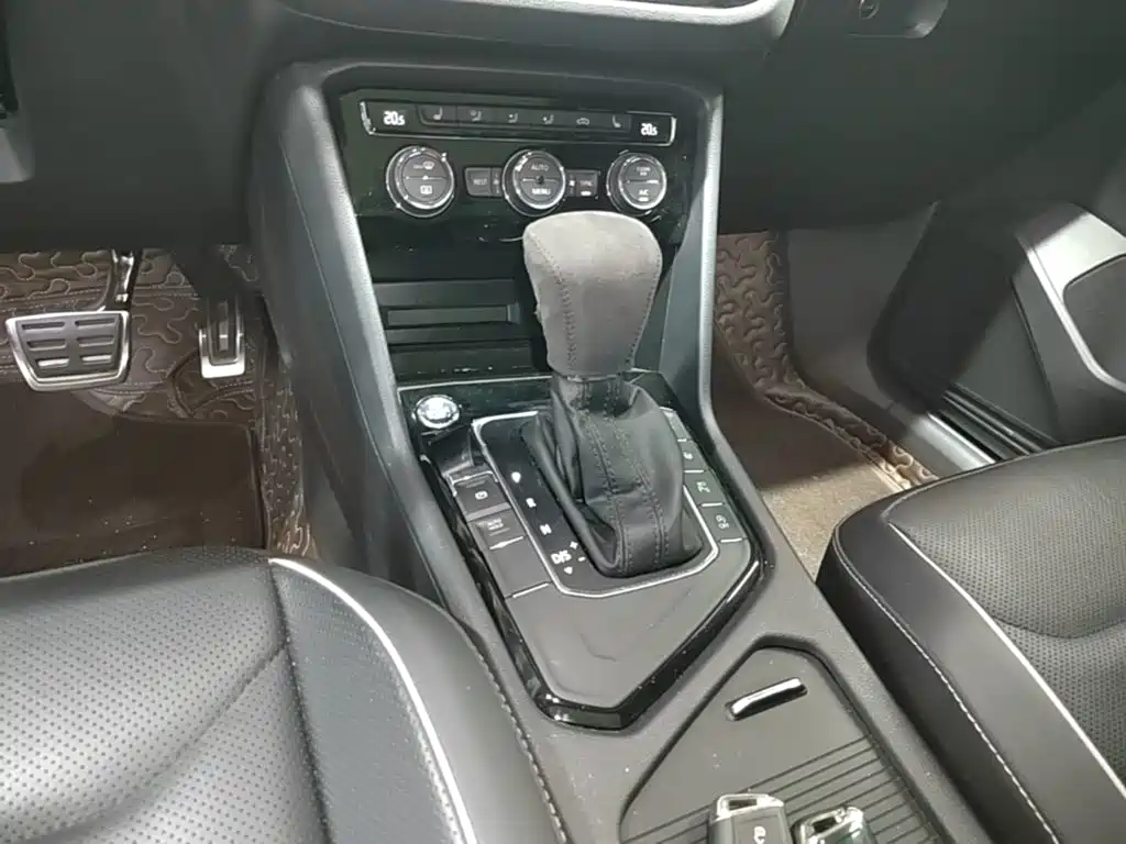 Volkswagen Tiguan L — миниатюра 14