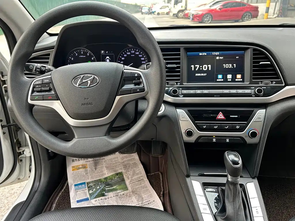Hyundai Elantra — миниатюра 8