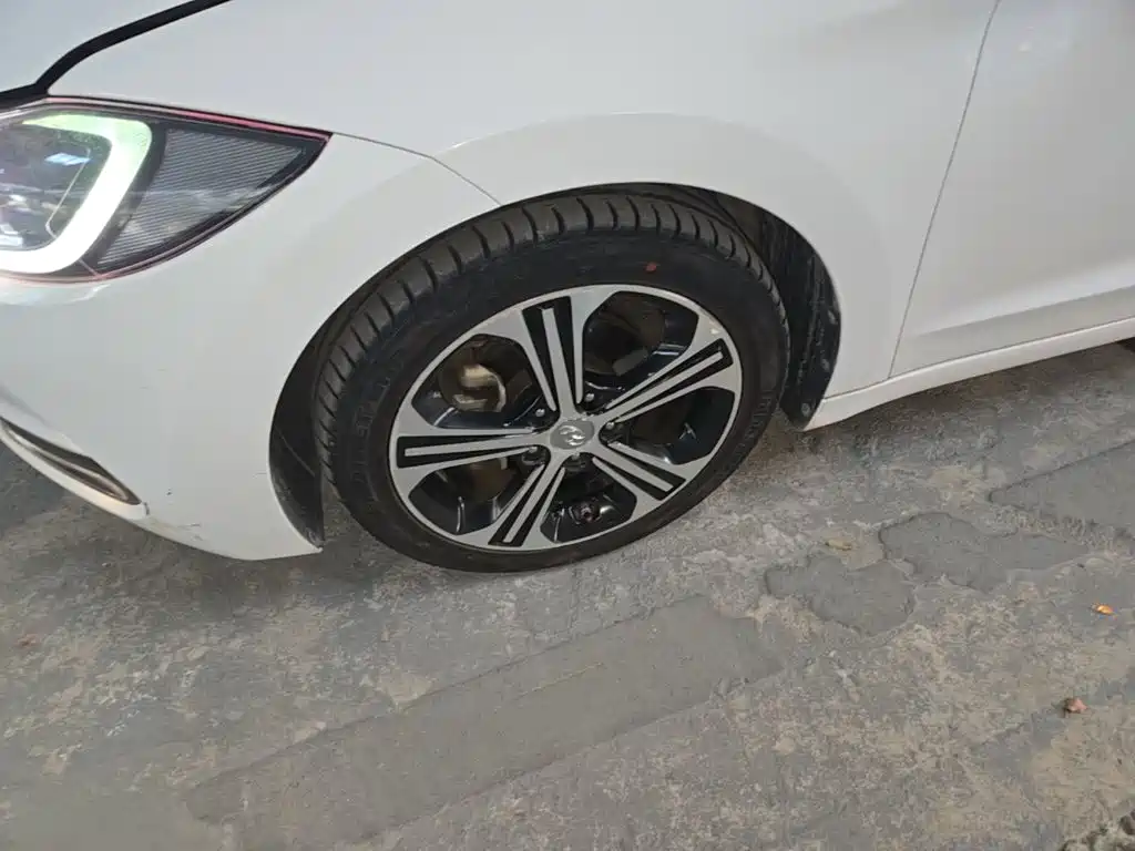 Hyundai Elantra — миниатюра 23