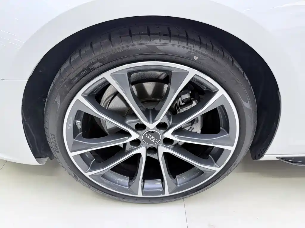 Audi A4L 2023 — фото 15