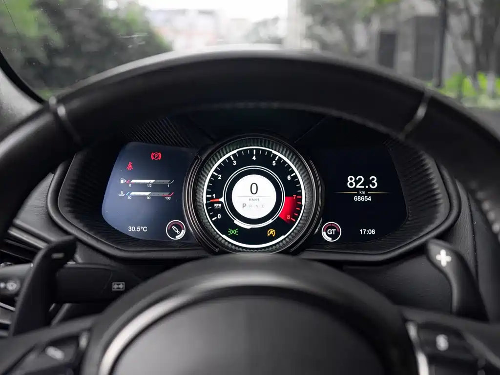 Aston Martin DB11 — миниатюра 18