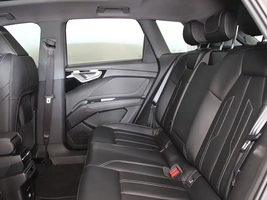 Audi Q4 e-tron — миниатюра 8