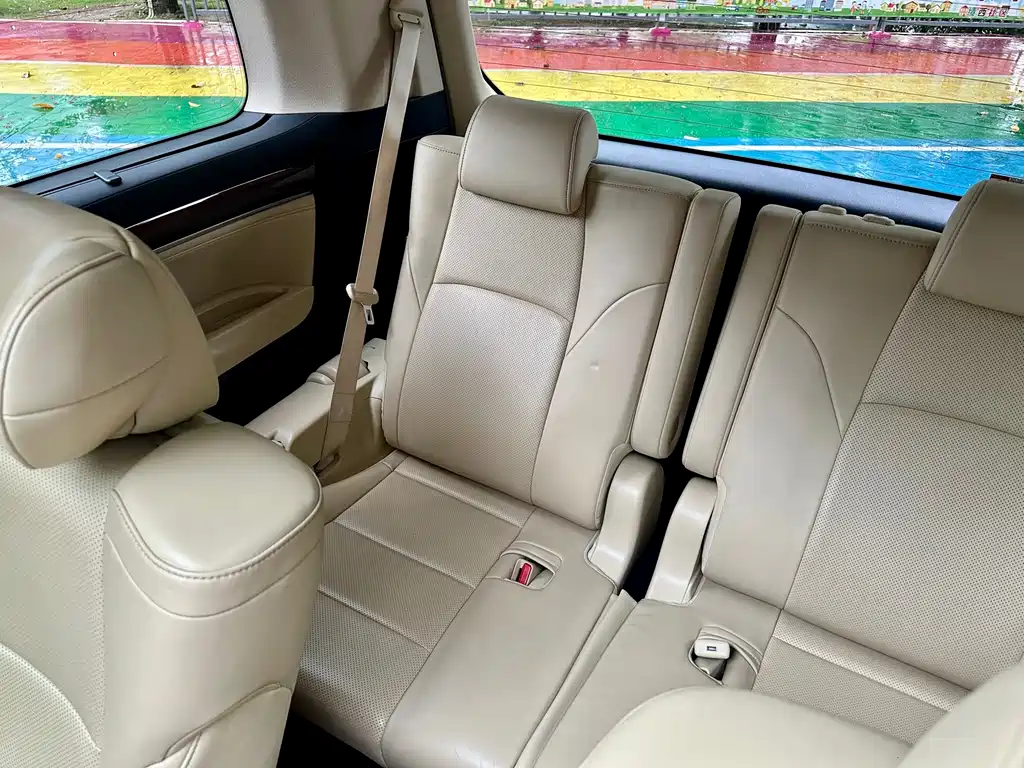 Toyota Alphard — миниатюра 21