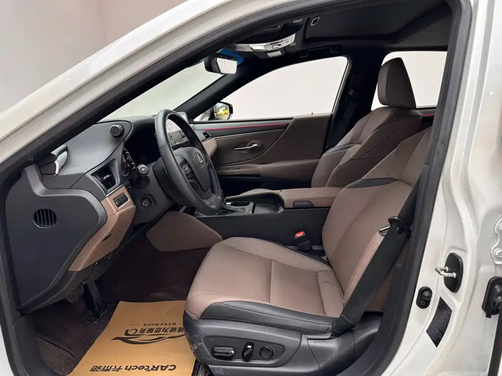 Lexus ES — миниатюра 8