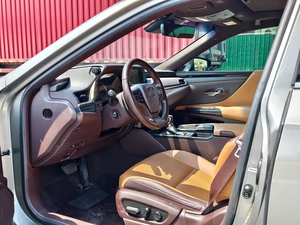 Lexus ES — миниатюра 9