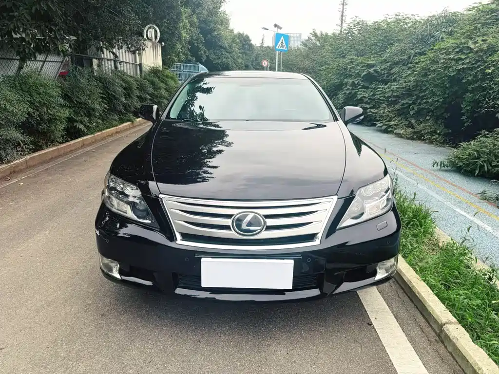 Lexus LS — миниатюра 2