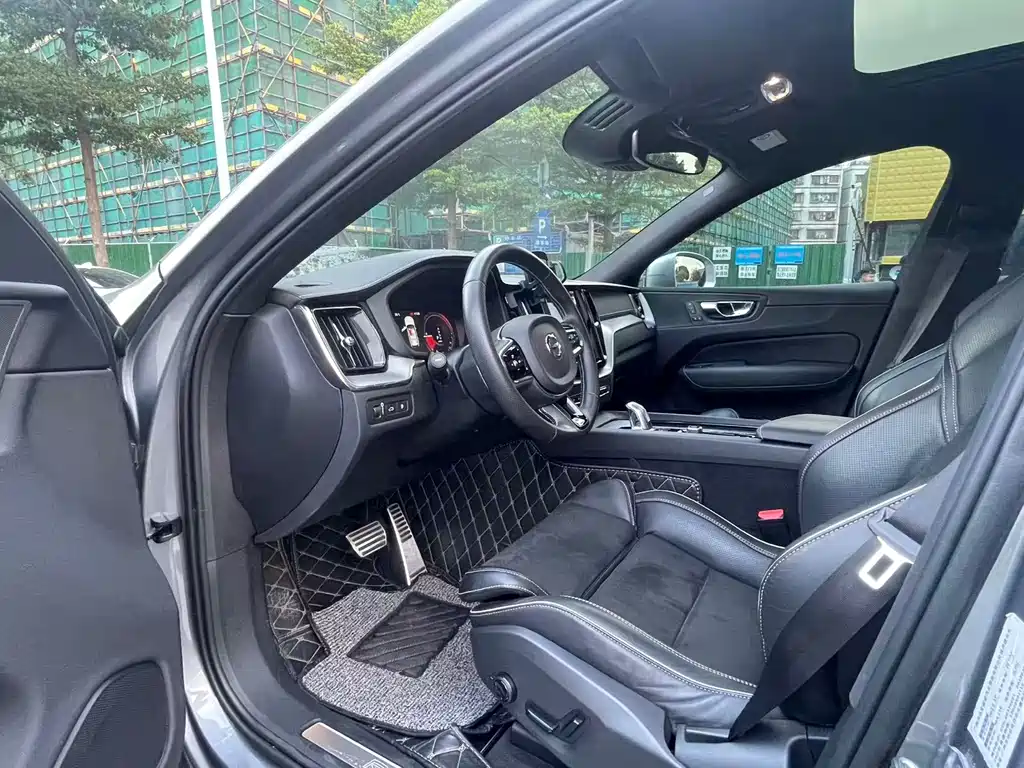 Volvo XC60 PHEV — миниатюра 7