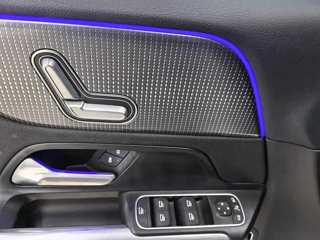 Mercedes-Benz GLB — миниатюра 12
