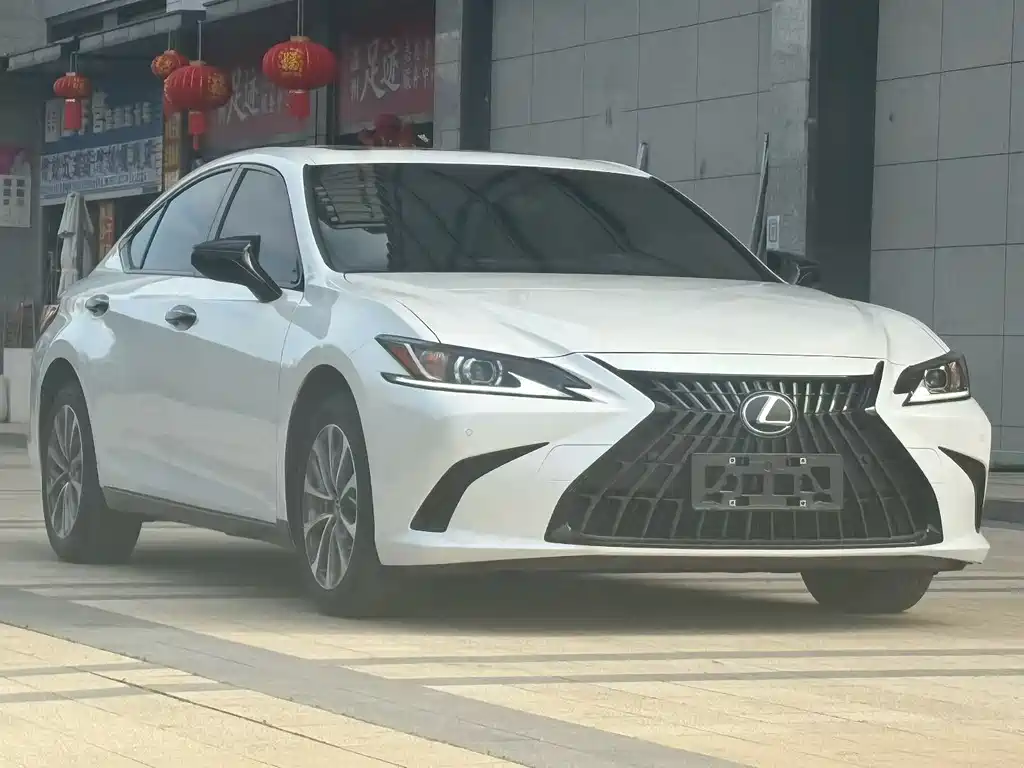 Купить Lexus ES