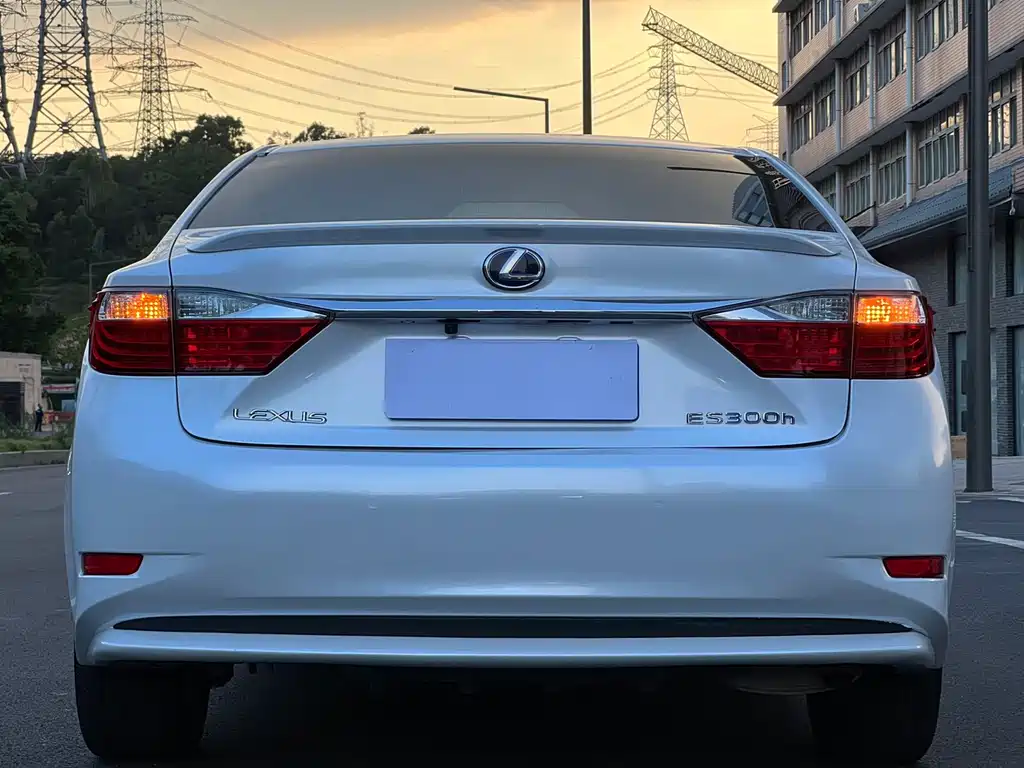 Lexus ES — миниатюра 15