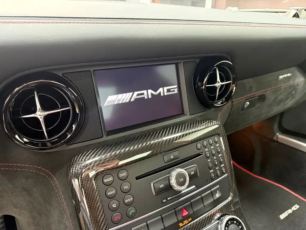 Mercedes-Benz SLS AMG — миниатюра 14