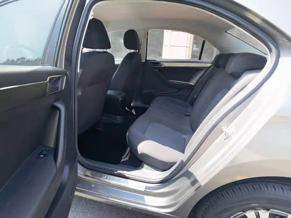Volkswagen Jetta — миниатюра 17