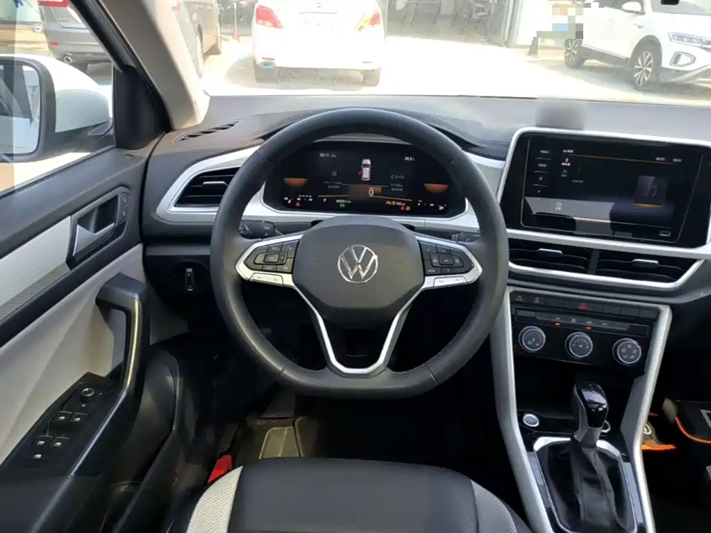 Volkswagen T-Roc — миниатюра 11