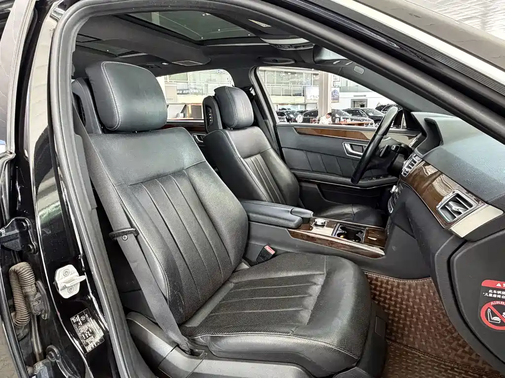 Mercedes-Benz E-Class — миниатюра 11