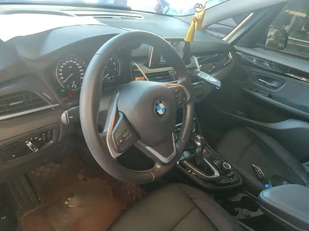 BMW 2 Series Active Tourer — миниатюра 11