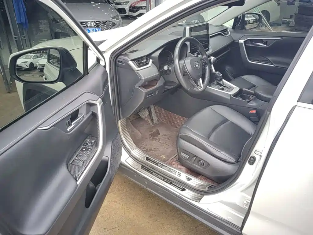 Toyota RAV4 — миниатюра 16