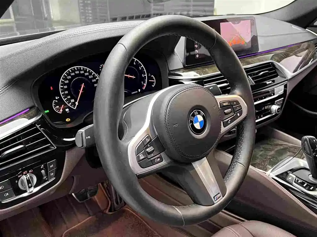 BMW 5 Series — миниатюра 9