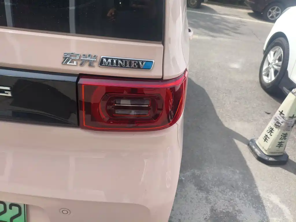 Wuling MINIEV — миниатюра 8