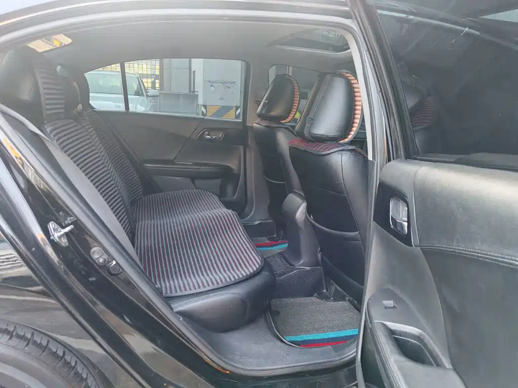 Honda Accord — миниатюра 12