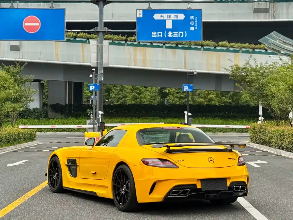 Mercedes-Benz SLS AMG — миниатюра 9