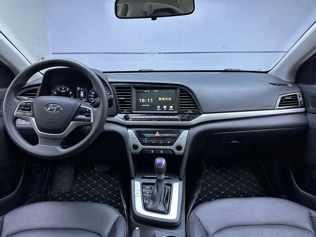 Hyundai Elantra — миниатюра 7