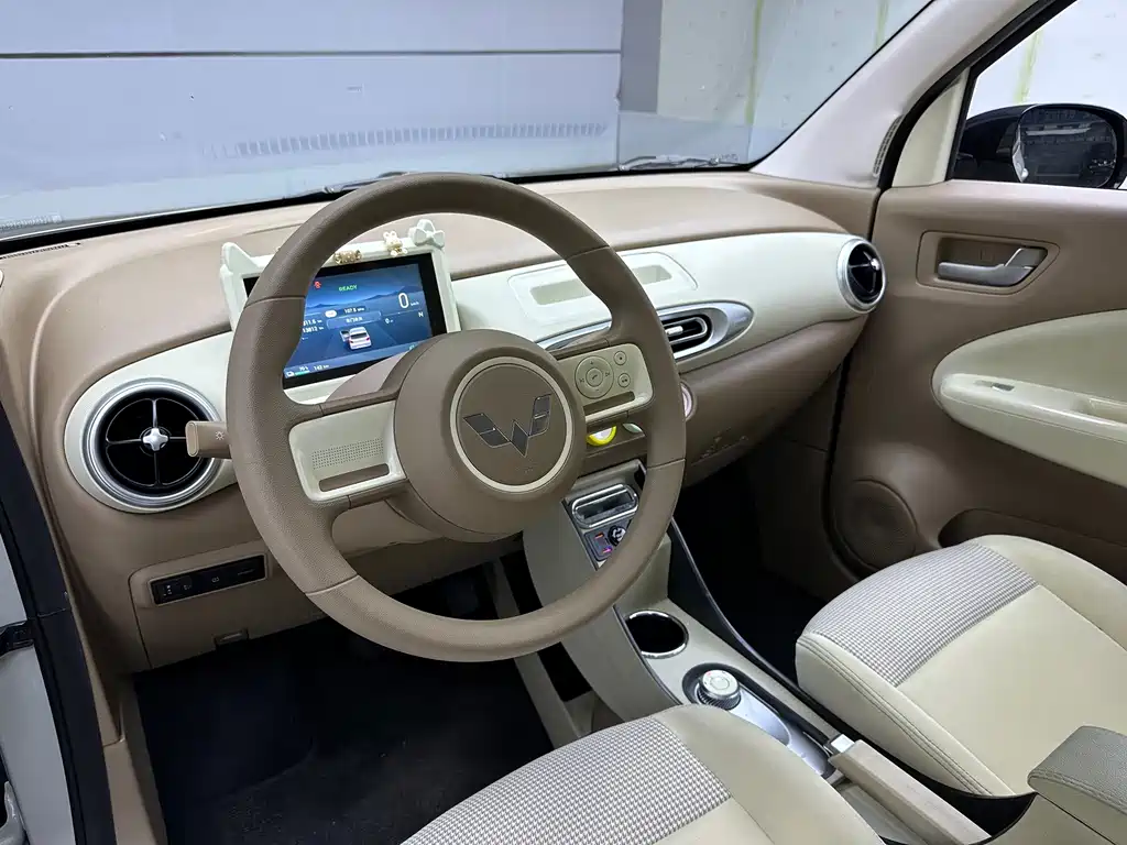 Wuling MINIEV — миниатюра 10