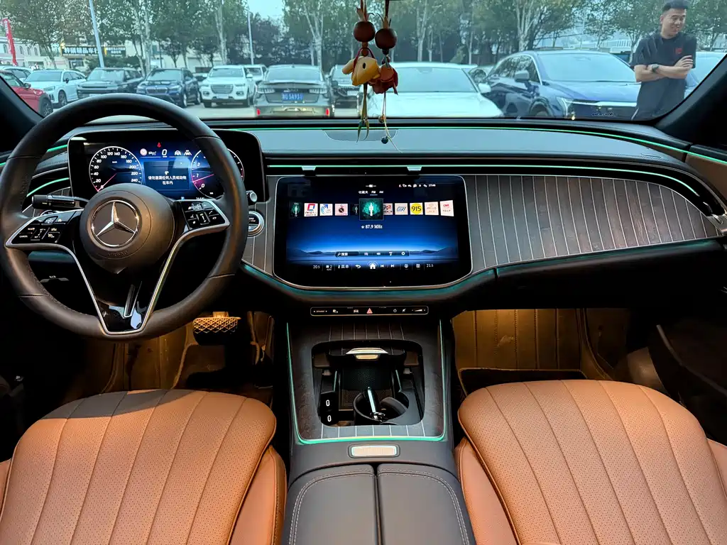 Mercedes-Benz E-Class — миниатюра 9