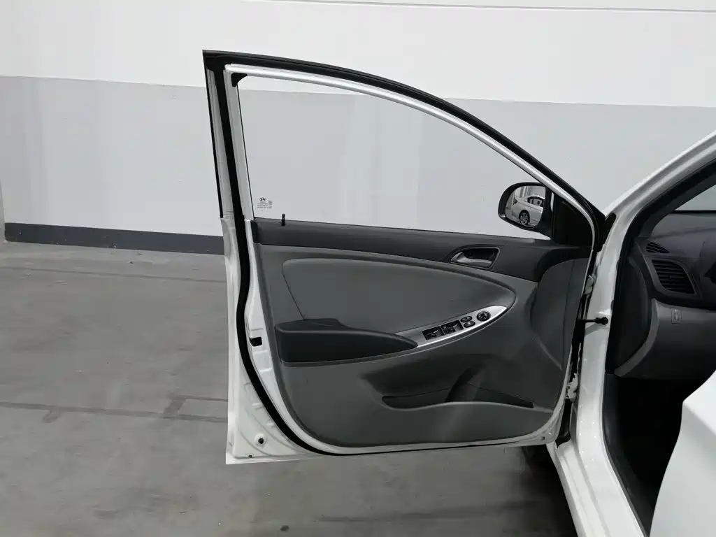 Hyundai Verna — миниатюра 8