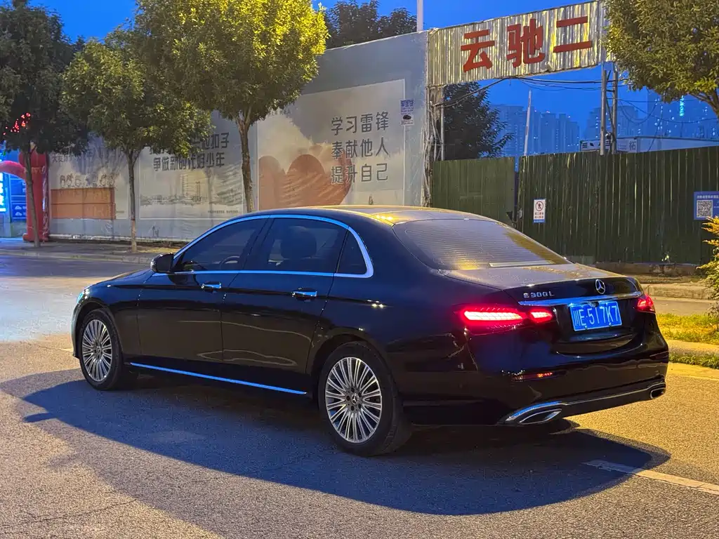 Mercedes-Benz E-Class — миниатюра 9
