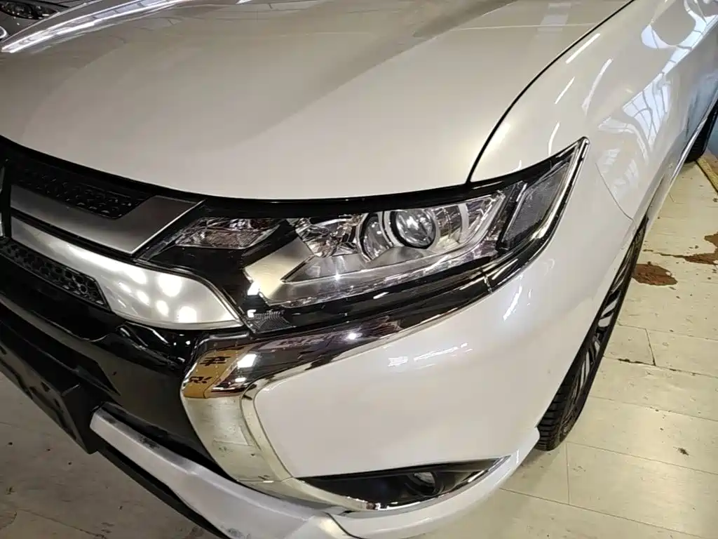 Mitsubishi Outlander — миниатюра 24