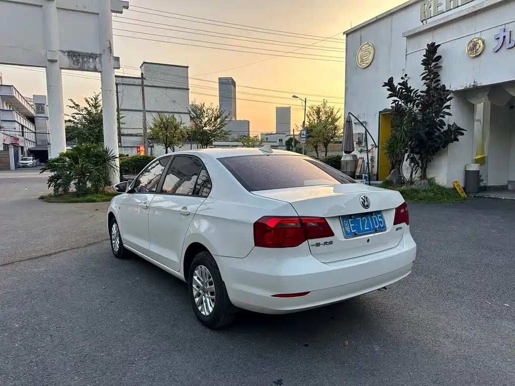 Volkswagen Jetta — миниатюра 6