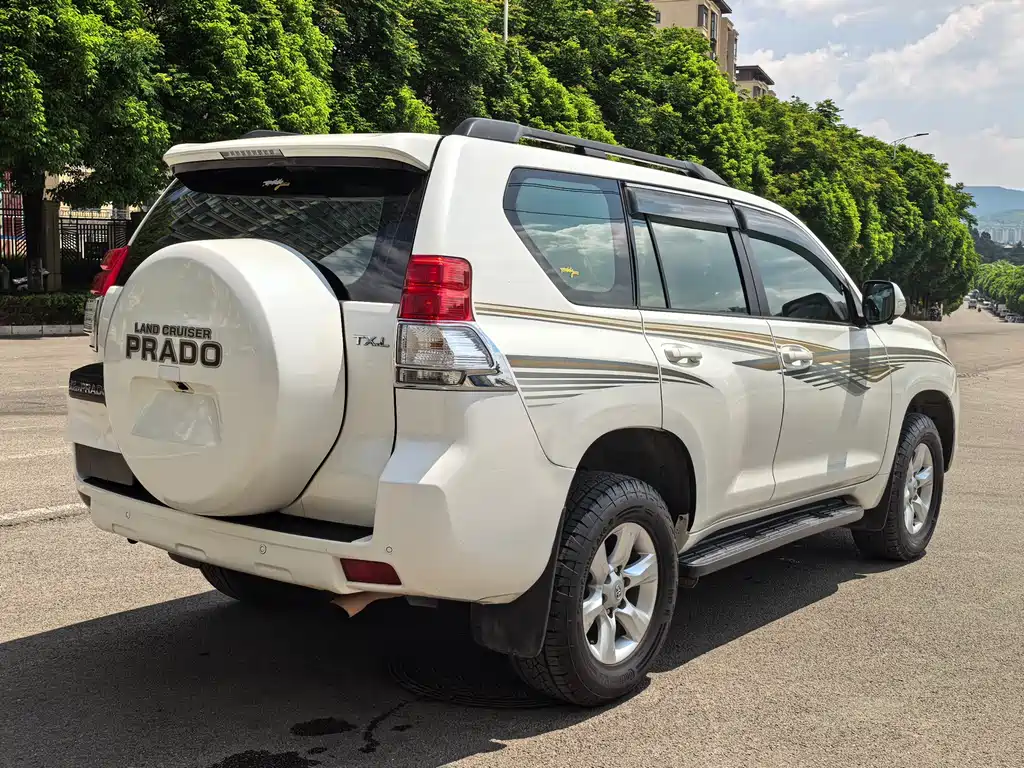 Toyota Land Cruiser Prado 2010 2.7L AT Luxury