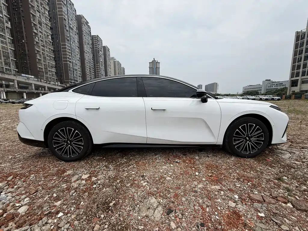 Geely Galaxy Galaxy 8 8 2025 130km EM-i Premium