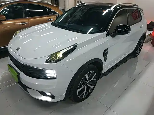 2018 Lynk & Co 01