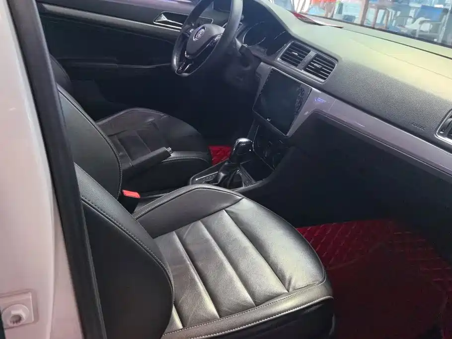 Volkswagen Lavida — миниатюра 8