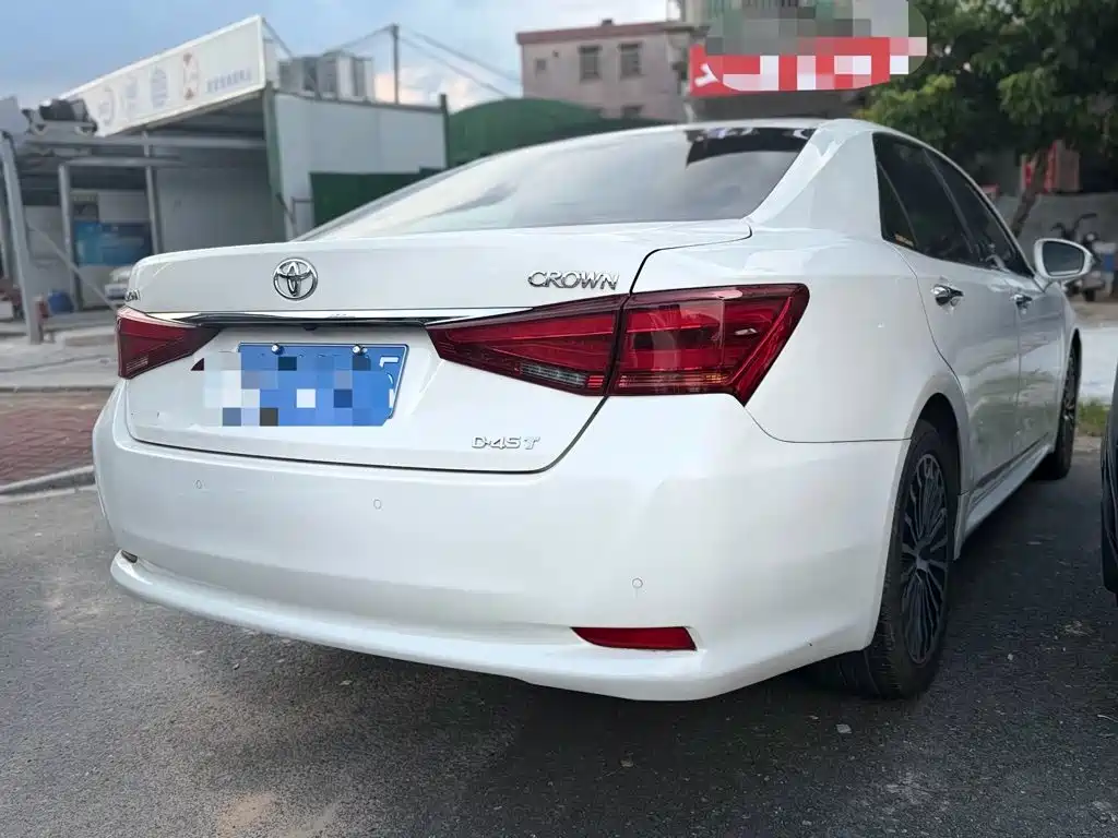 Toyota Crown — миниатюра 9