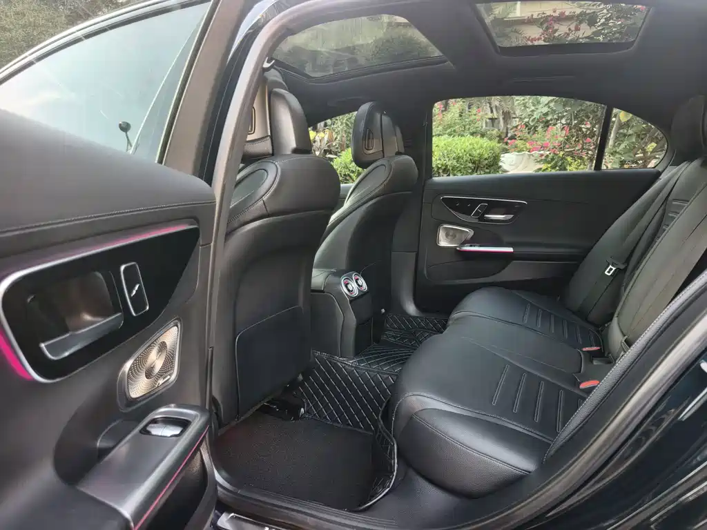 Mercedes-Benz C-Class — миниатюра 10