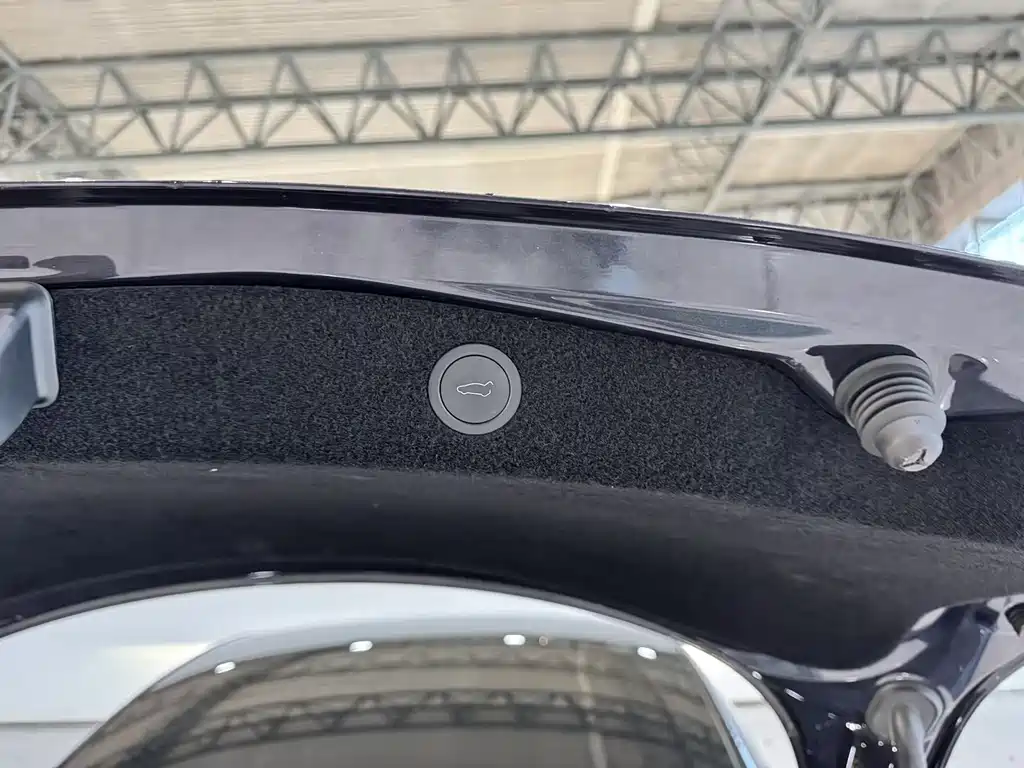 Tesla Model 3 — миниатюра 16