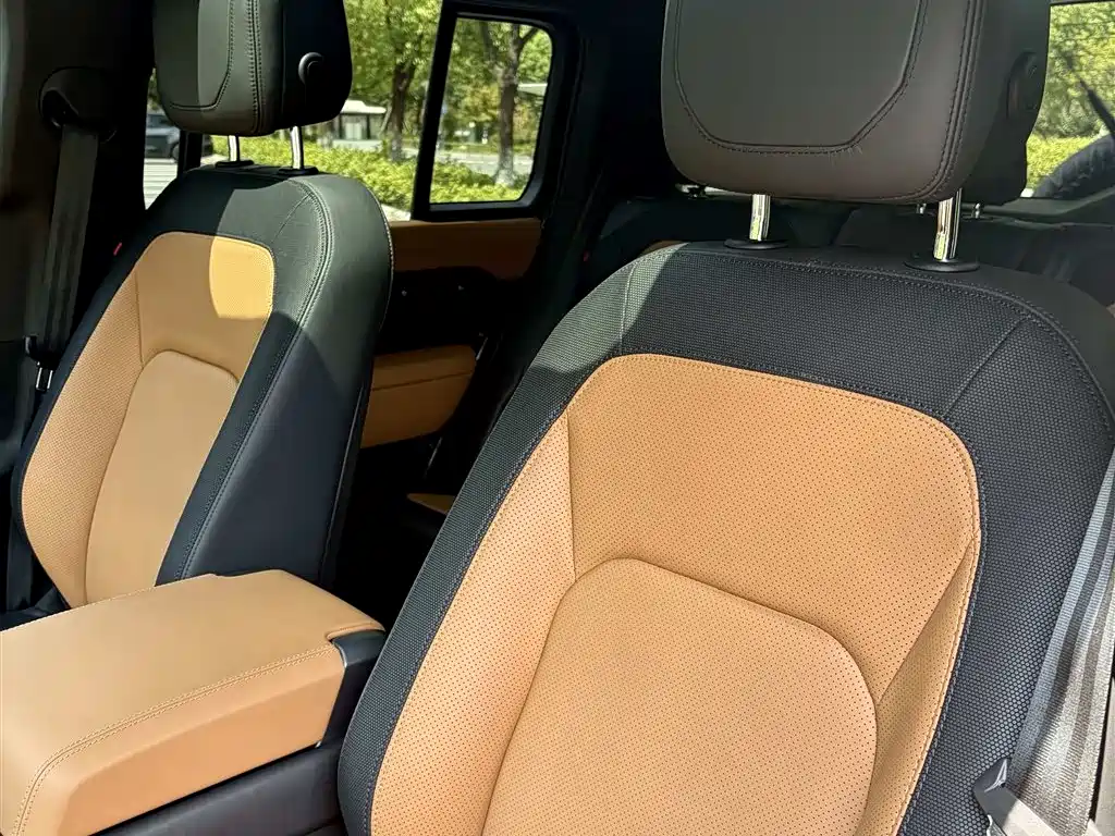 Land Rover Defender — миниатюра 17