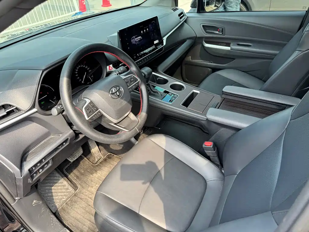 Toyota Granvia — миниатюра 10