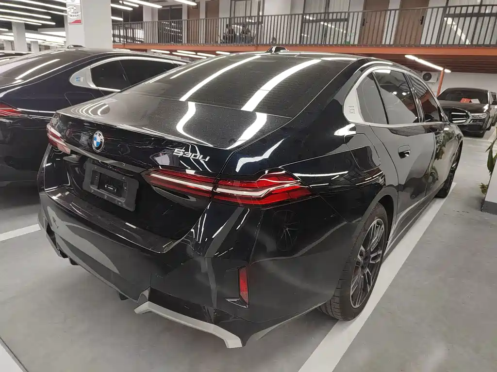 BMW 5 Series — миниатюра 16