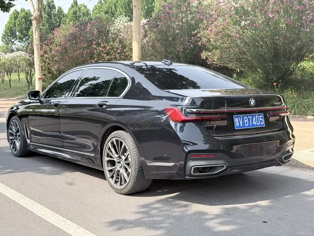 BMW 7 Series — миниатюра 9